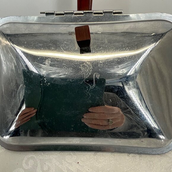 Vintage  Irvinware Lion Silent Butler Crumb Catcher Wooden Handle - Picture 2 of 8